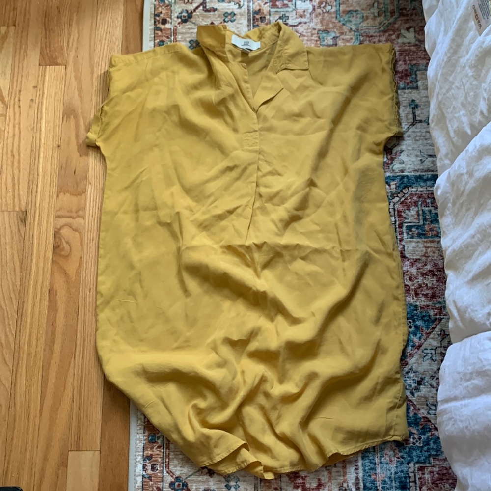 yellow dress